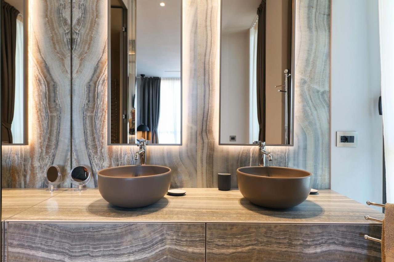 Luxury In Bosco Verticale Isola Milan
