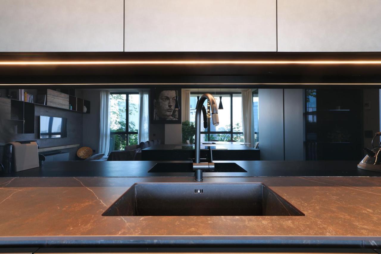 Luxury In Bosco Verticale Isola Apartment