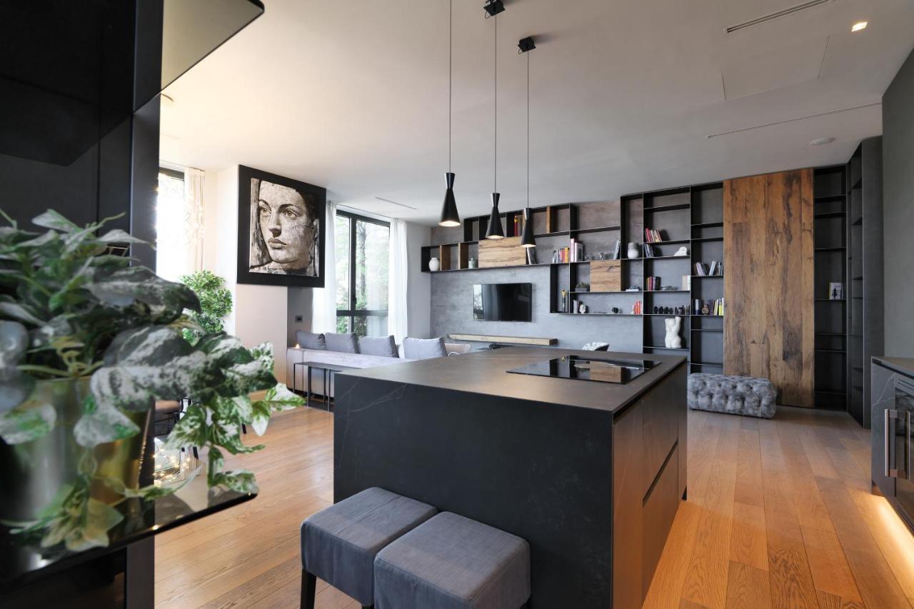 Luxury In Bosco Verticale Isola Milan