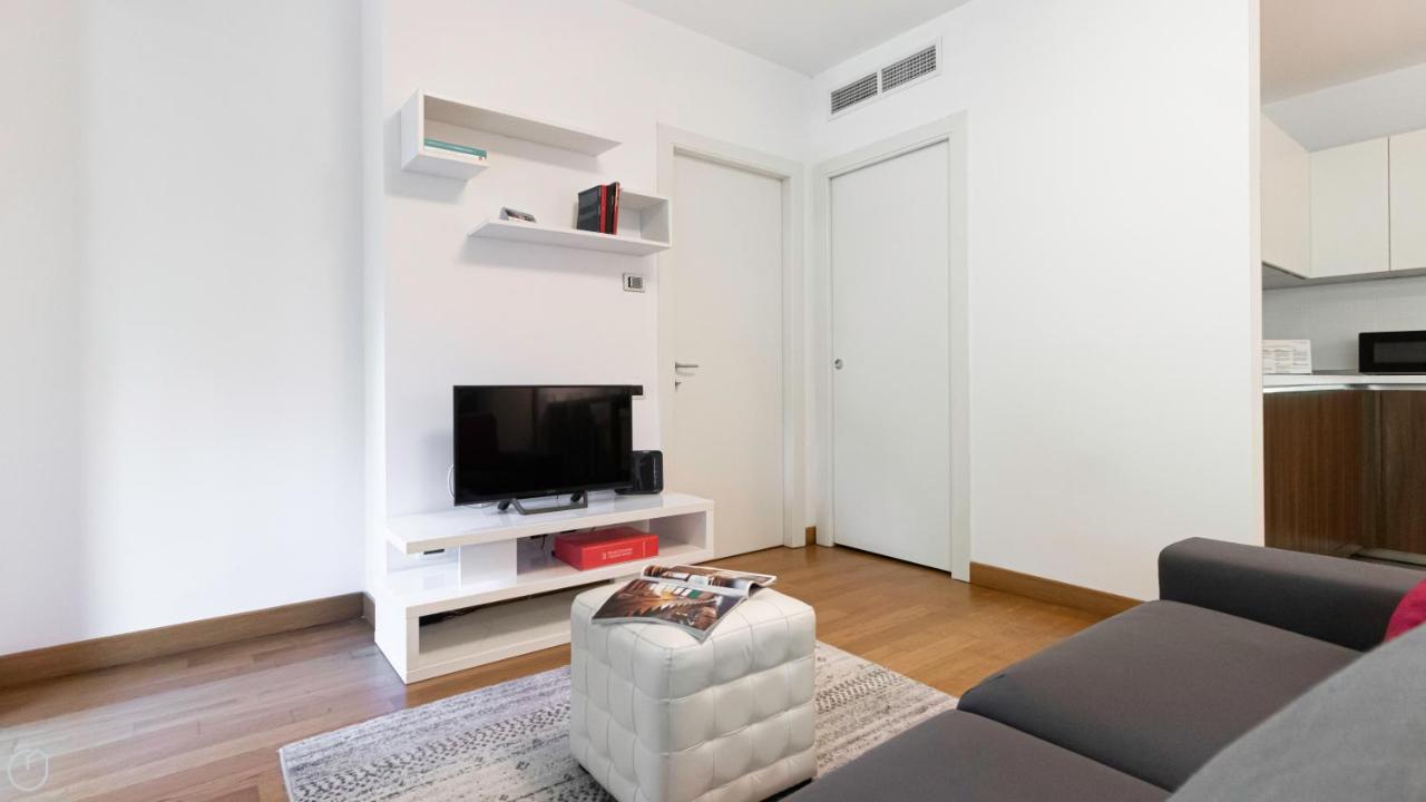 Italianway - Traiano 33 C * Milan