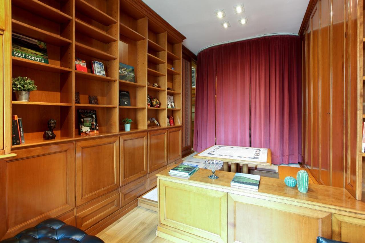 Apartment San Babila Milan