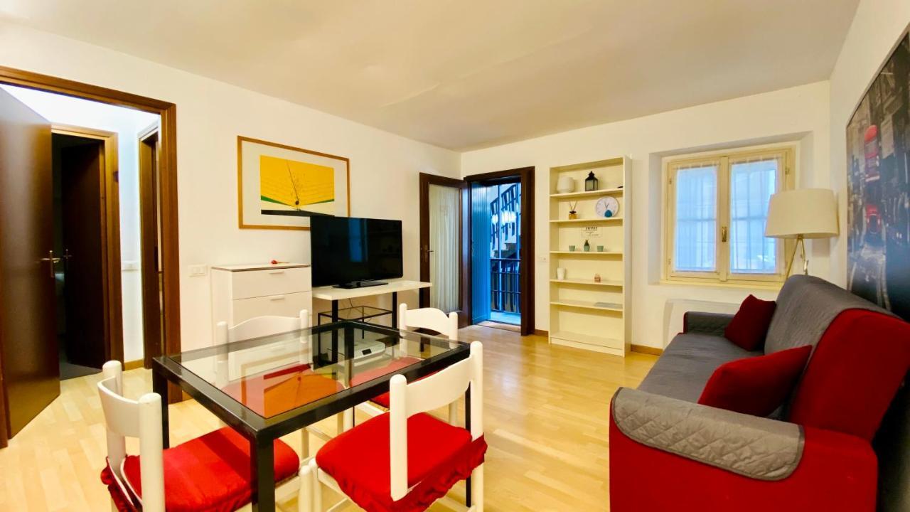 Navigli Darsena Style Apartment Milan