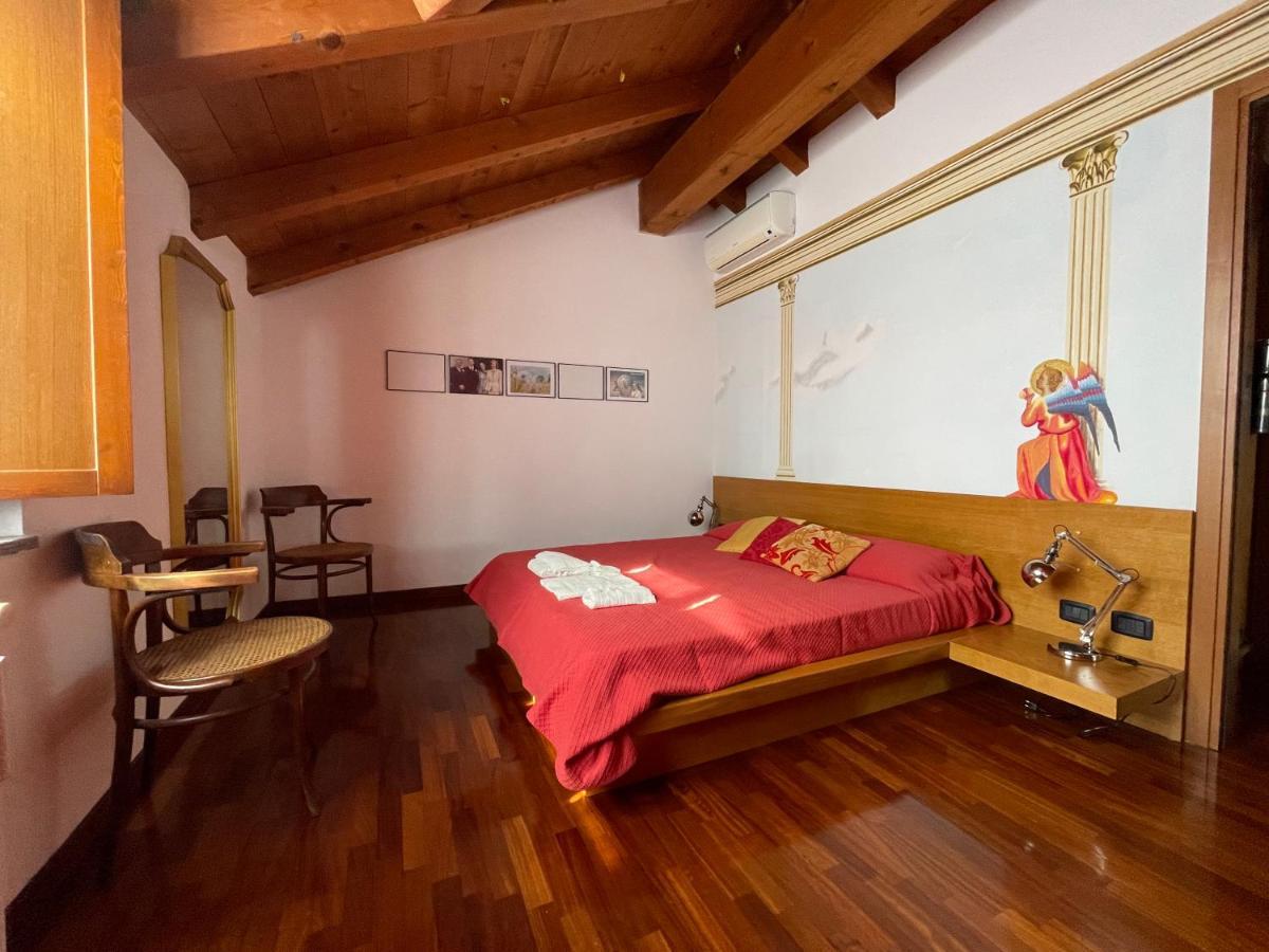 The Pretty Attic Apartment *