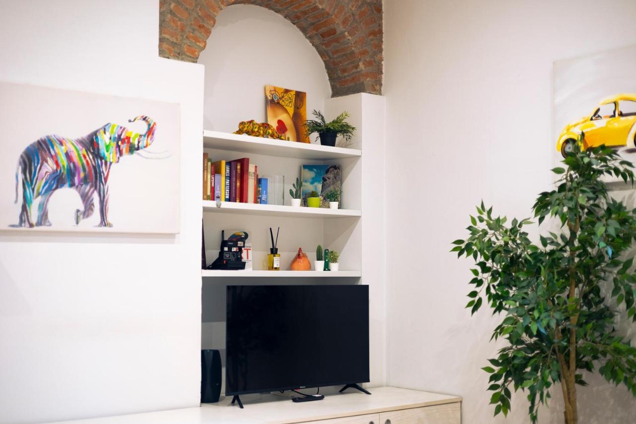 The Red Bricks - San Babila Area Milan