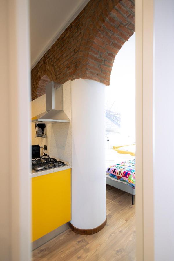 The Red Bricks - San Babila Area Apartment Milan