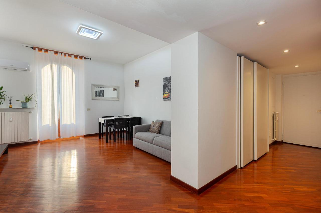 Flat In Citylife Near Metro! Appartamento *