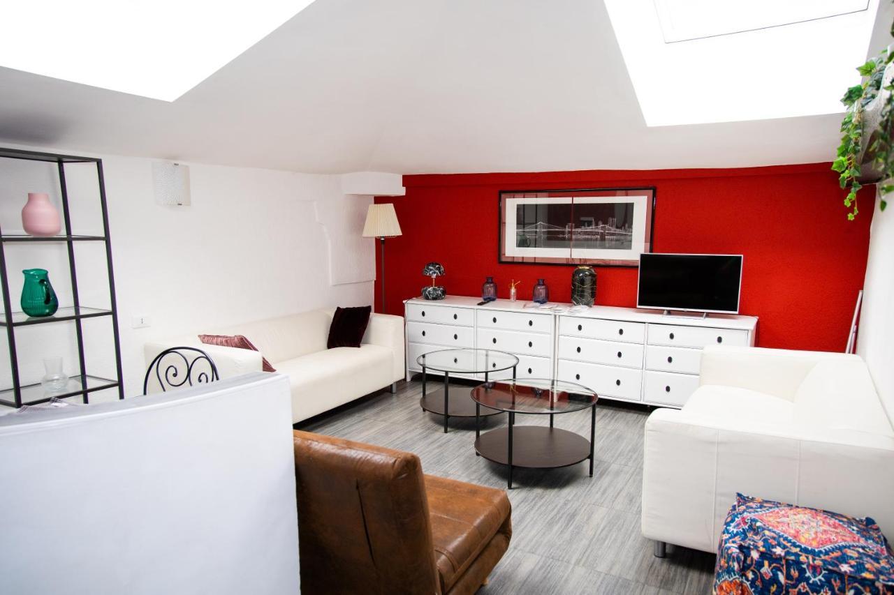 Hosting Dreams Attics - Duomo Apartment