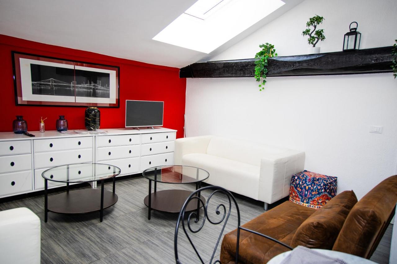 Hosting Dreams Attics - Duomo Apartment Milan