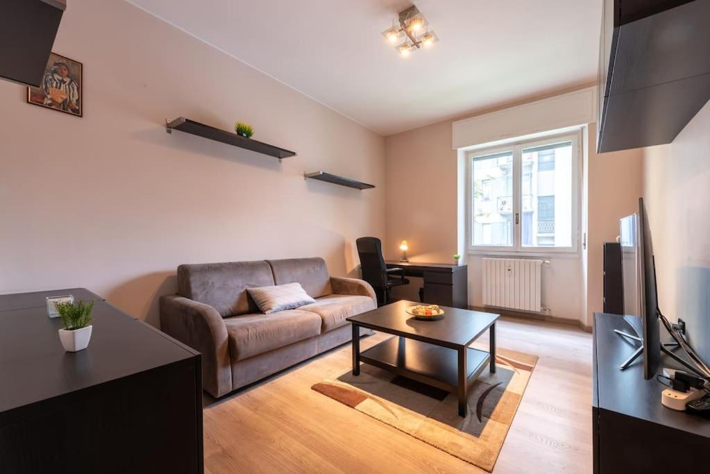 Apartamento Intero Alloggio Bande Nere M1 Milão