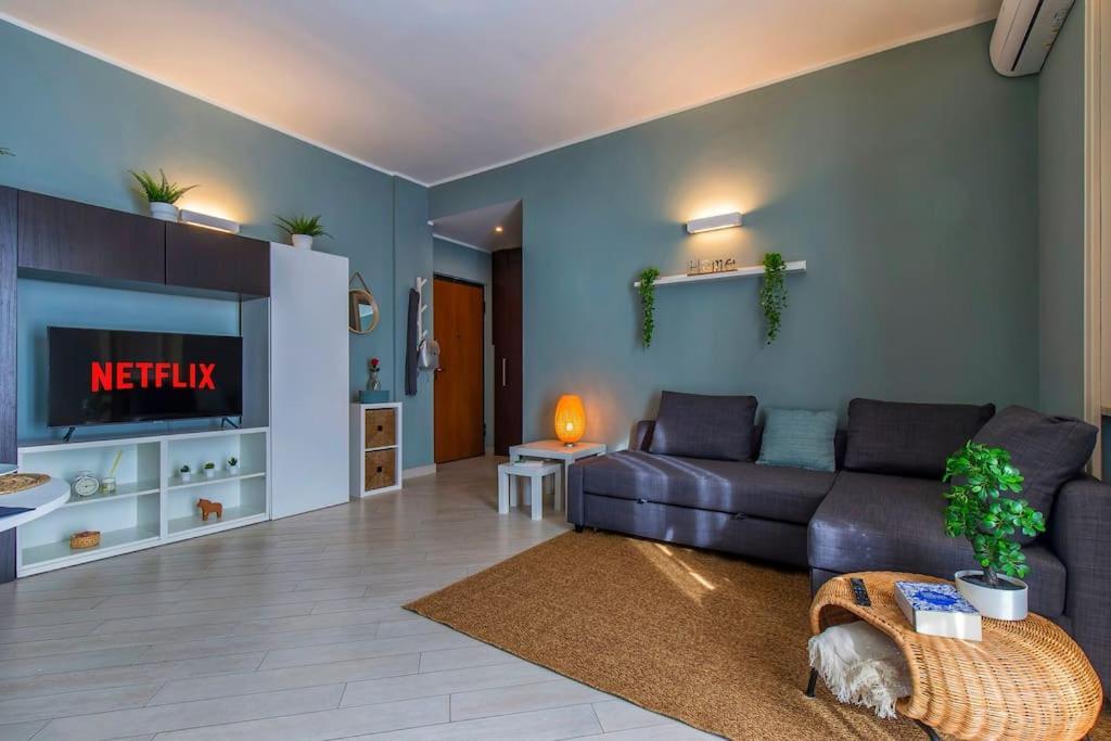 Charmy & Cozy Panoramic Flat 50m From M4 Stop Apartamento