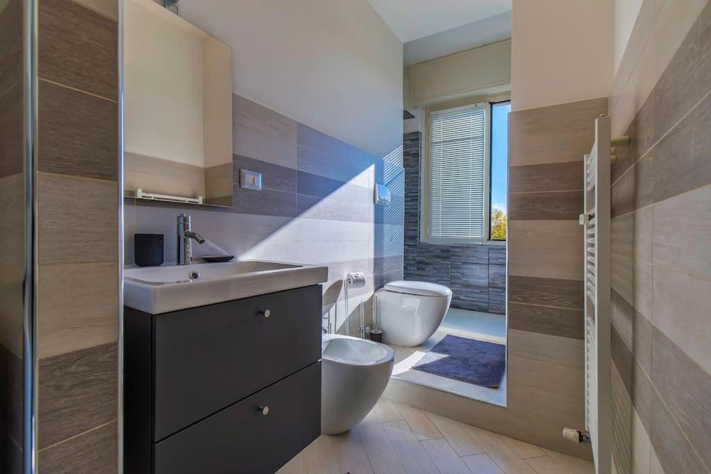 Apartamento Charmy & Cozy Panoramic Flat 50m From M4 Stop Milão