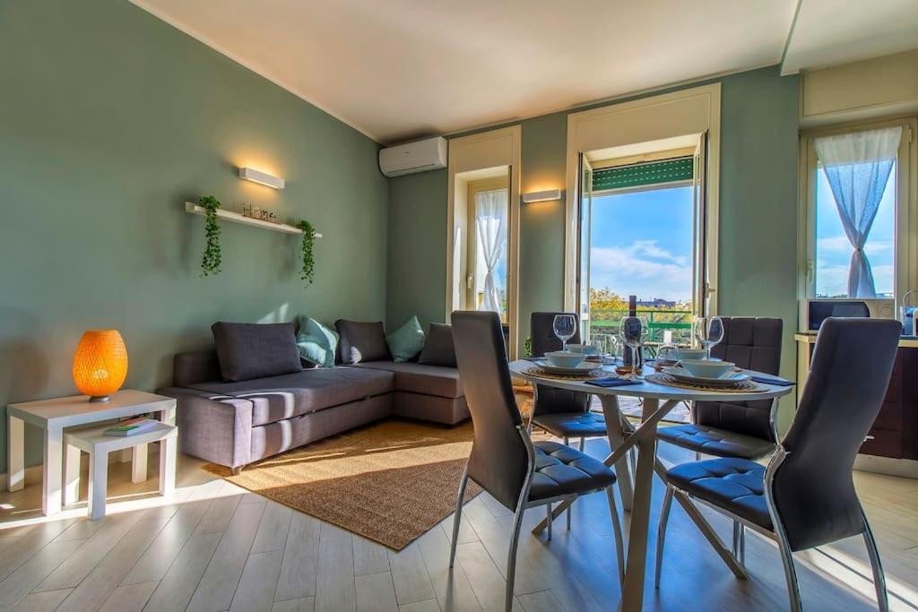 Apartamento Charmy & Cozy Panoramic Flat 50m From M4 Stop Milão