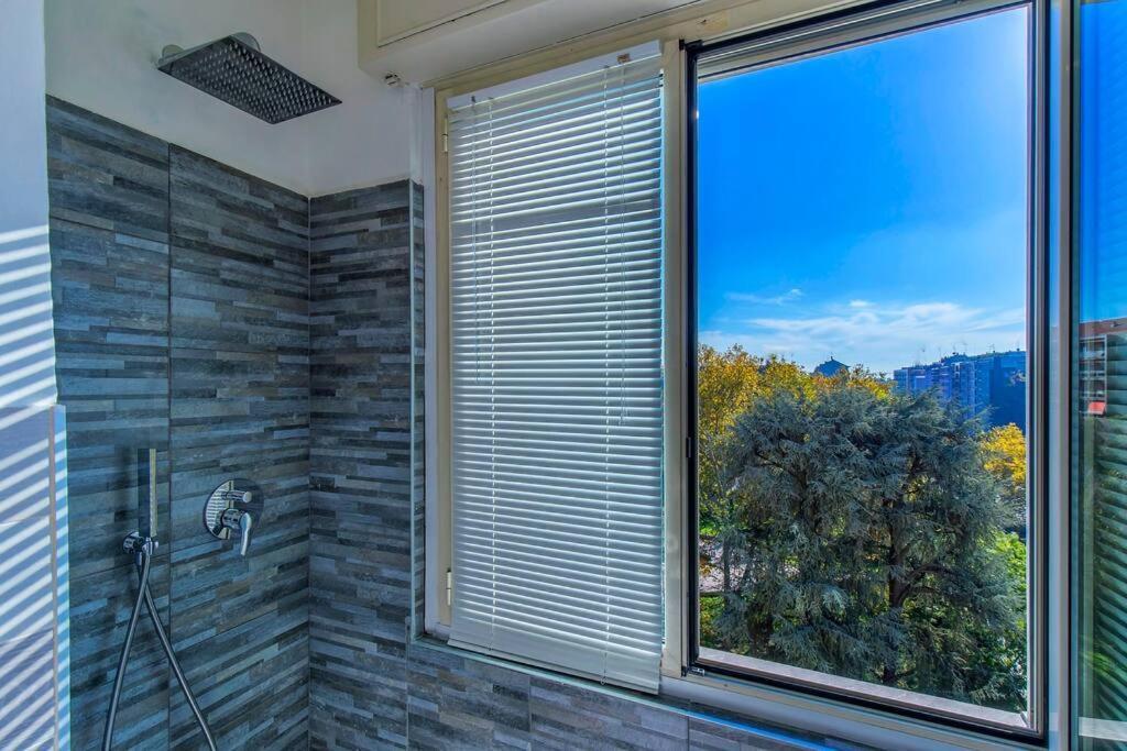 Charmy & Cozy Panoramic Flat 50m From M4 Stop Apartamento