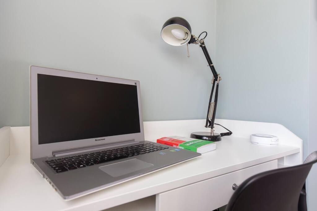 Charmy & Cozy Panoramic Flat 50m From M4 Stop Apartamento *