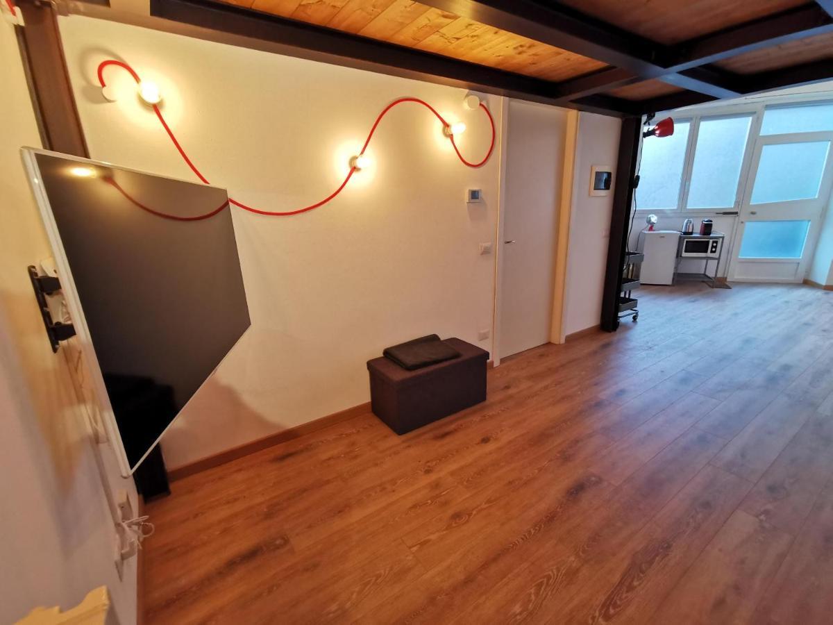 Via Scaldasole 14 Apartamento Milão