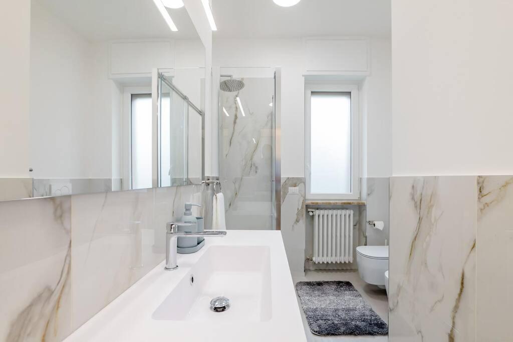 Luxury 1 Bedroom Apartment, Close To San Siro, Fiera And 10 Min Metro To Duomo * Milan