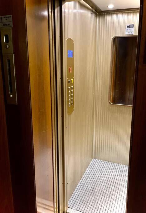 Luxury 1 Bedroom Apartment, Close To San Siro, Fiera And 10 Min Metro To Duomo Apartment Milan