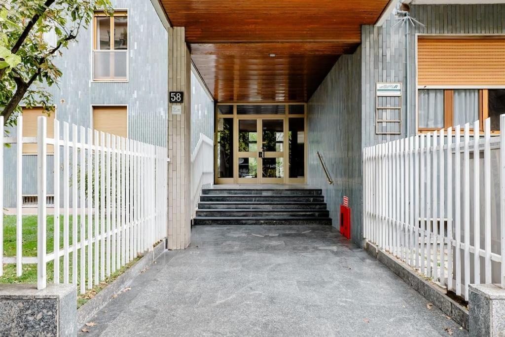 Apartment Luxury 1 Bedroom Apartment, Close To San Siro, Fiera And 10 Min Metro To Duomo *