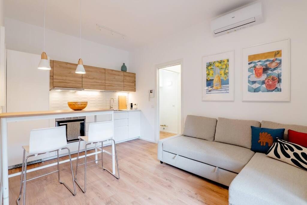 Luxury 1 Bedroom Apartment, Close To San Siro, Fiera And 10 Min Metro To Duomo Apartment