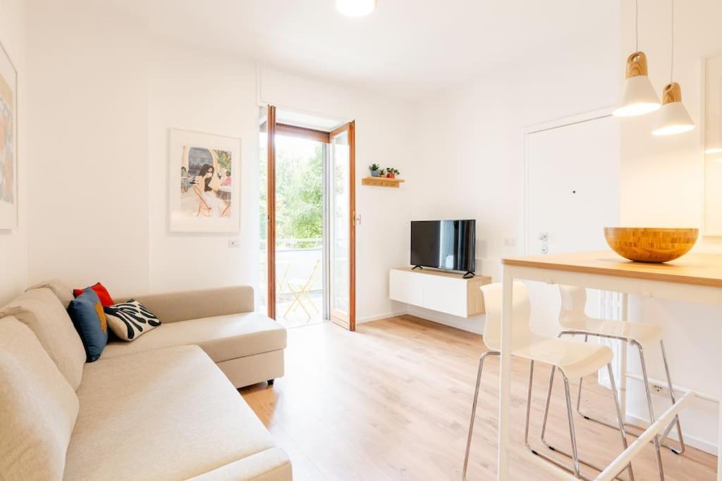 Apartment Luxury 1 Bedroom Apartment, Close To San Siro, Fiera And 10 Min Metro To Duomo Milan