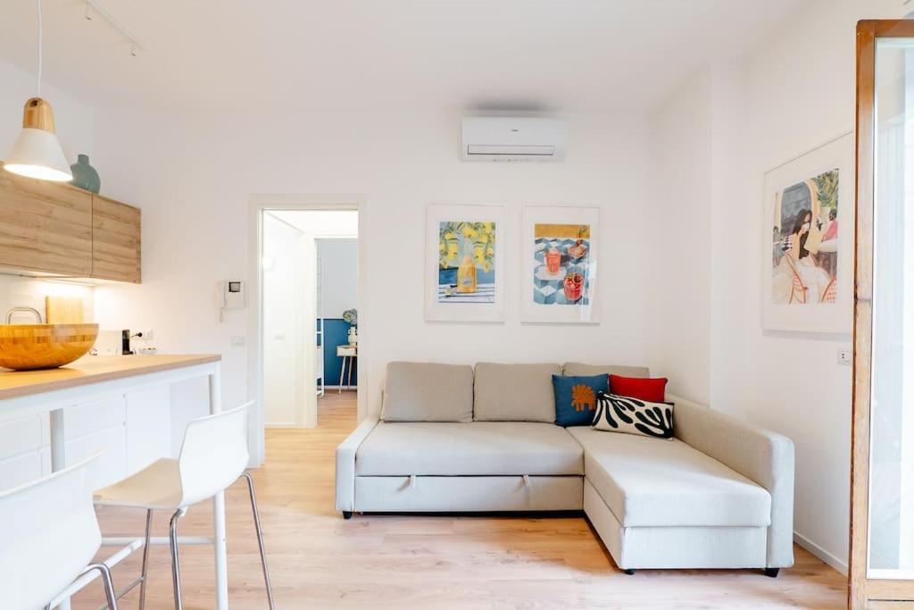 Luxury 1 Bedroom Apartment, Close To San Siro, Fiera And 10 Min Metro To Duomo * Milan
