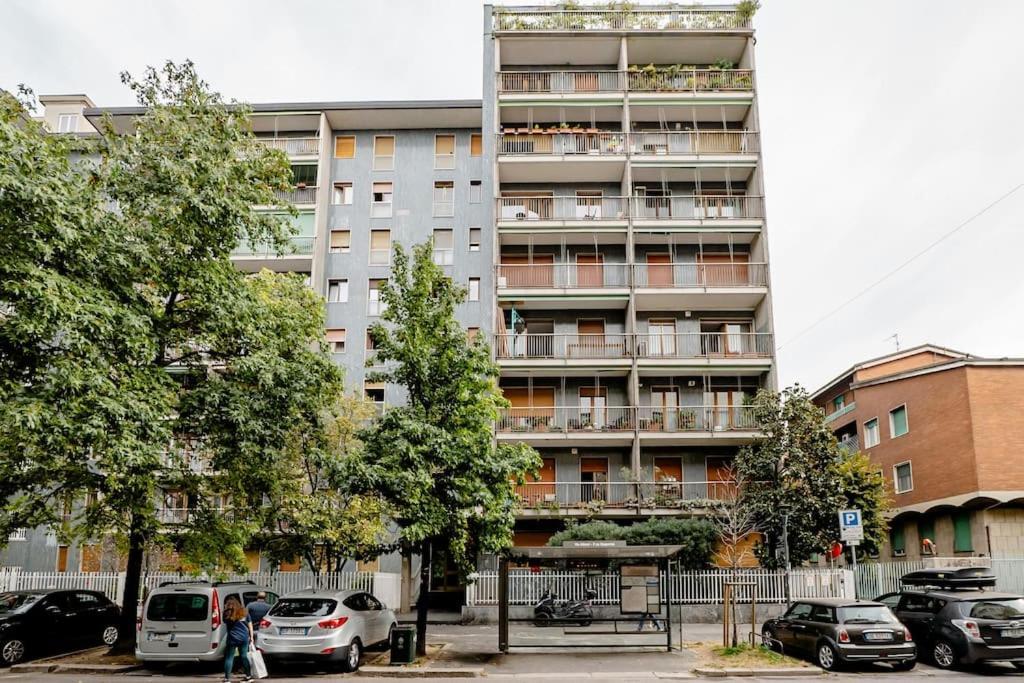 Luxury 1 Bedroom Apartment, Close To San Siro, Fiera And 10 Min Metro To Duomo Apartment *