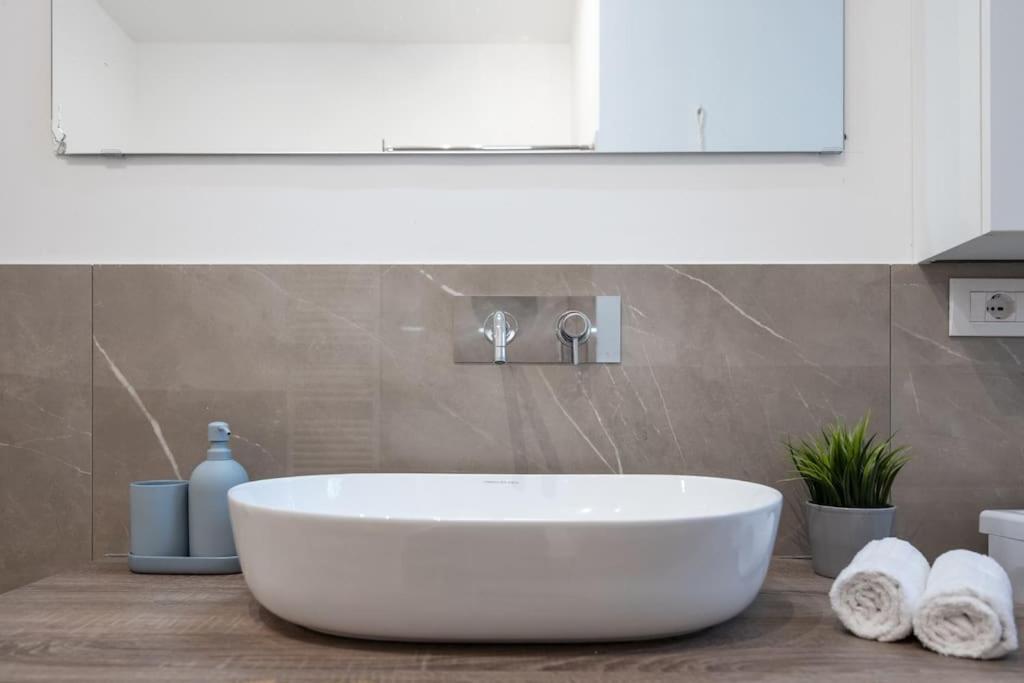 Apartment Elegante A City Life- Mico-fiera-accessoriato E Wifi *