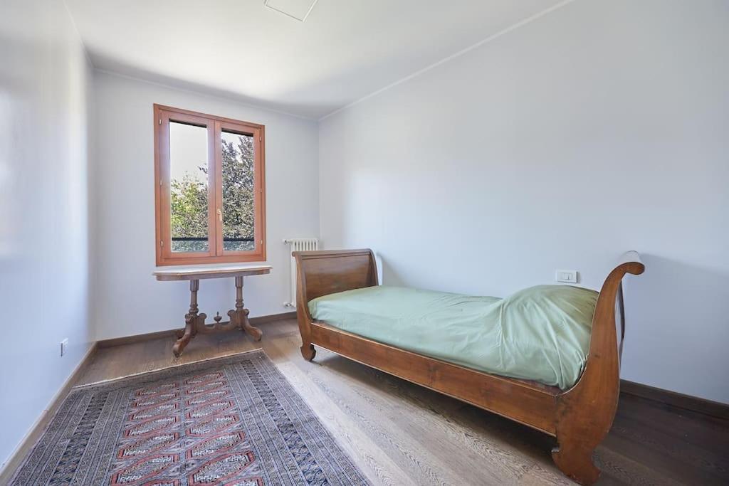 Large Navigli Apartment Milan