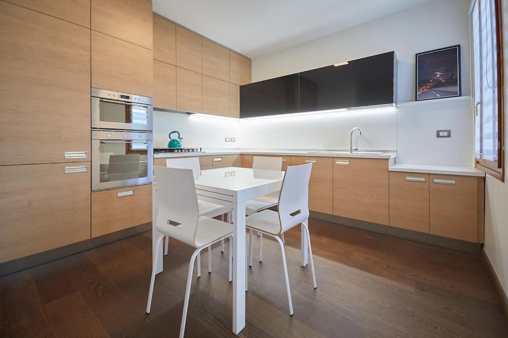 Apartment Large Navigli Milan