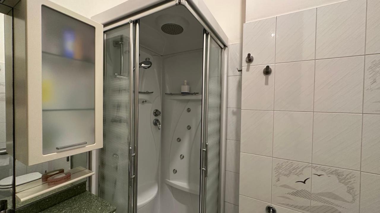 Dehomes - Two Bedrooms, Terrace, Wi-fi, Tram To Centre & Rho Fiera