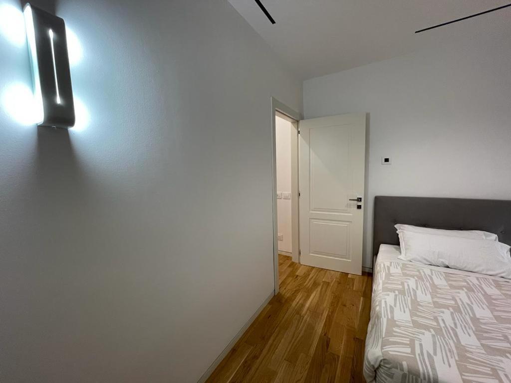 Imhome - Dante * Milan