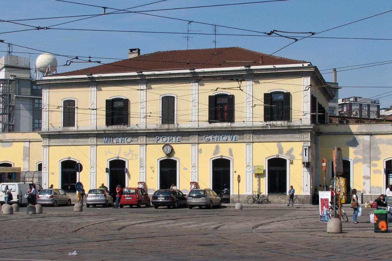 - Nella Corte Dei Navigli Milan