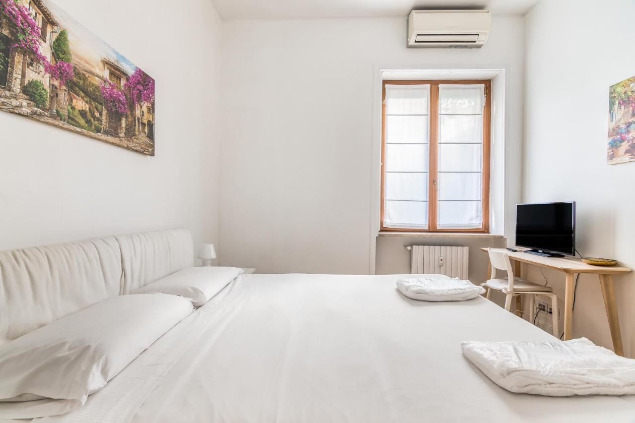 Ampio Zona Moscova Con Due Terrazzi Apartment Milan