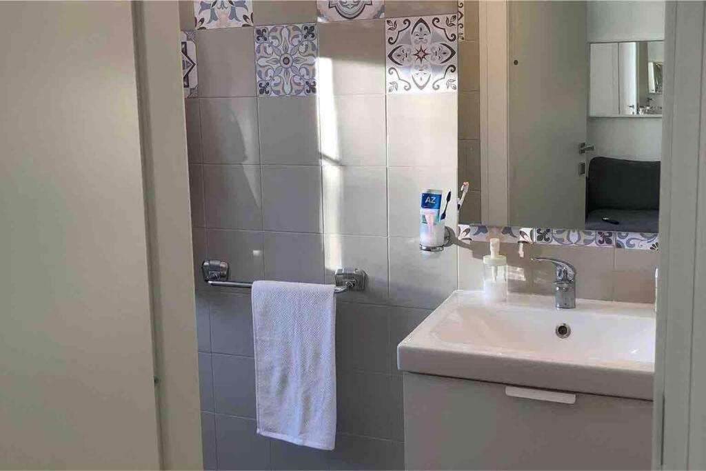 Design Moderno:monolocale Spazioso Vicino Metro M2 Apartamento *