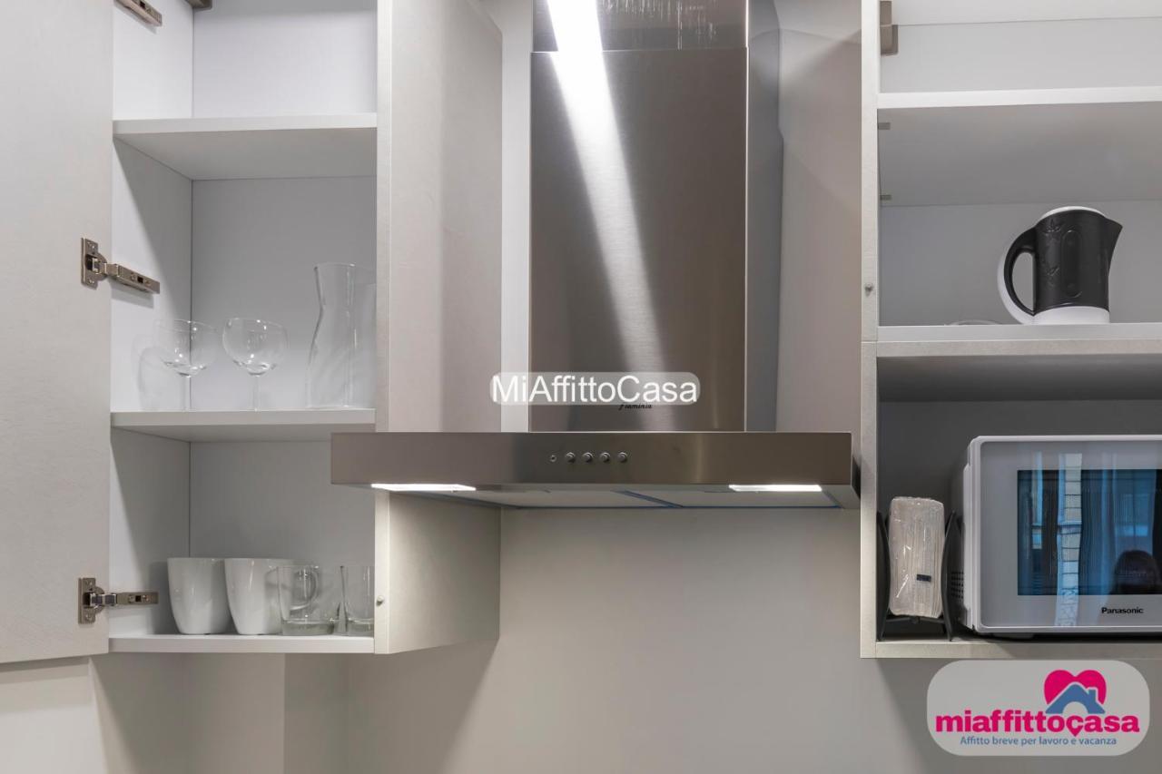 Black And Porta Venezia Apartment *