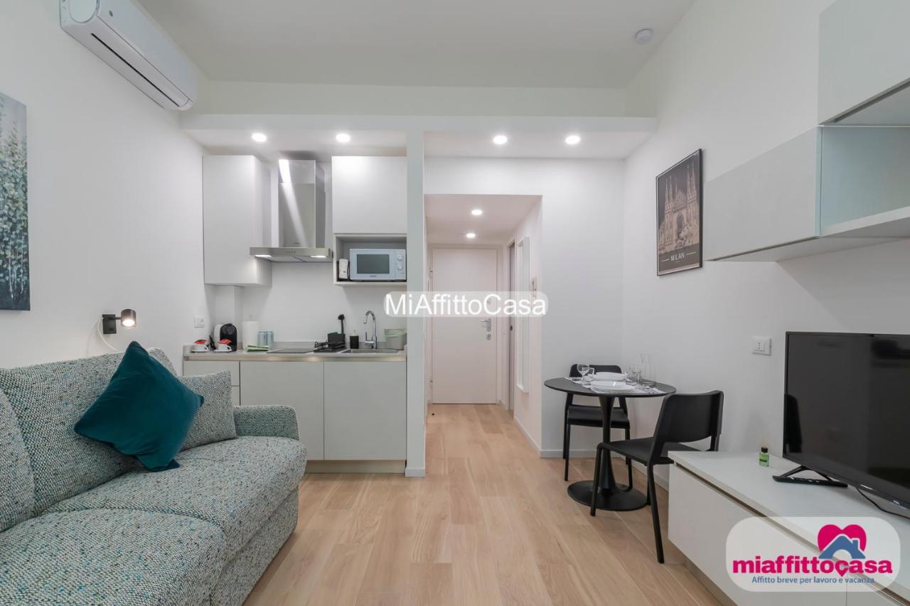 Black And Porta Venezia Apartment *