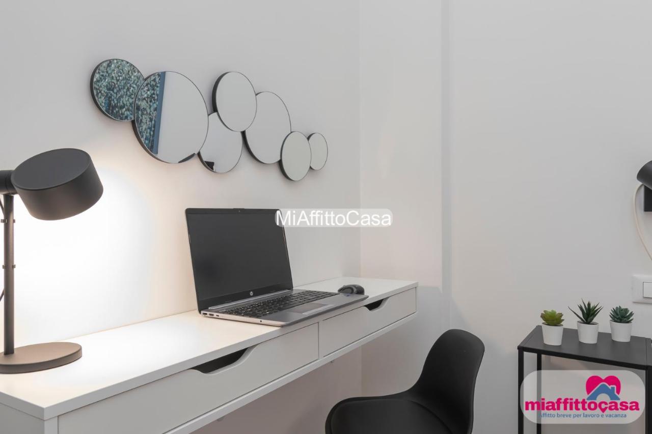 Black And Porta Venezia Apartment *