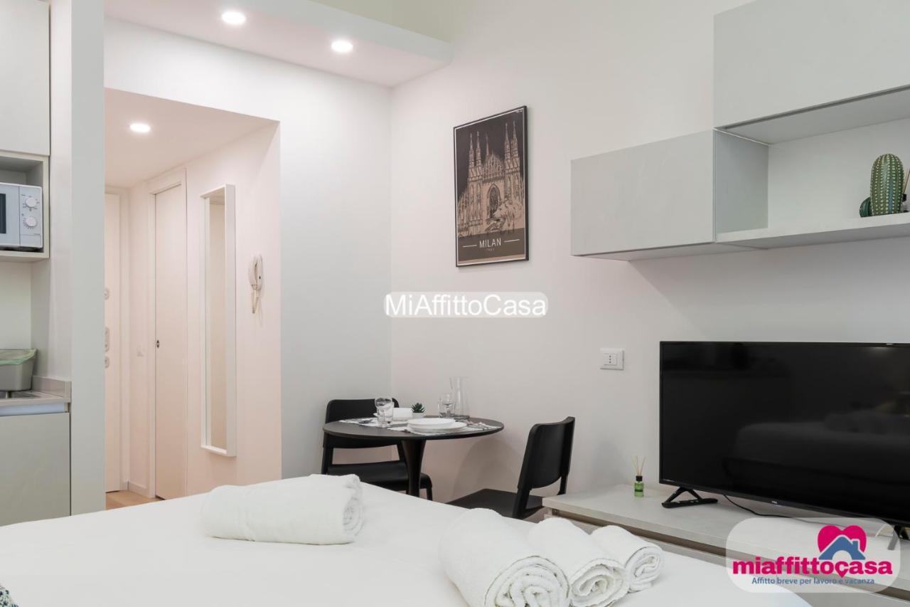 Black And Porta Venezia Apartment Milan