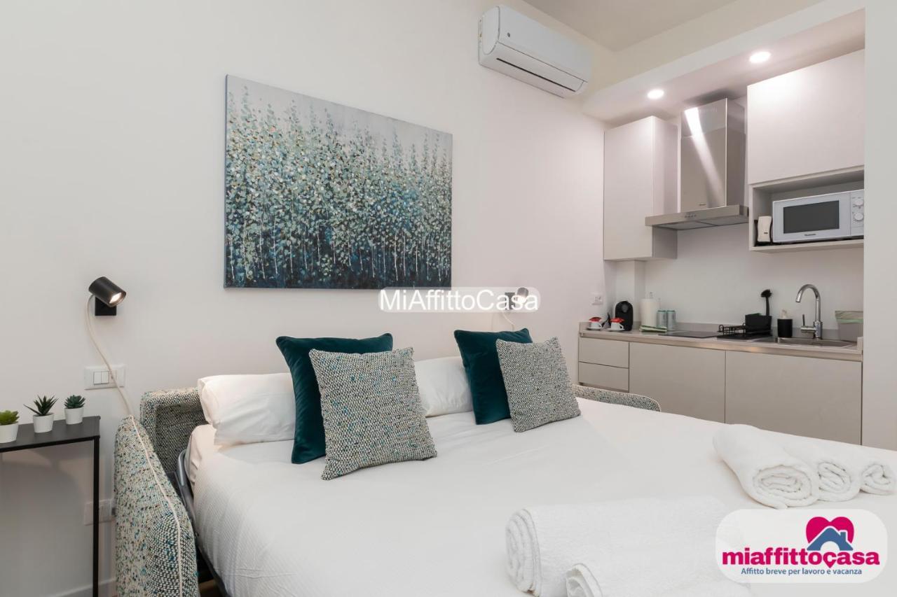 Black And Porta Venezia Apartment *