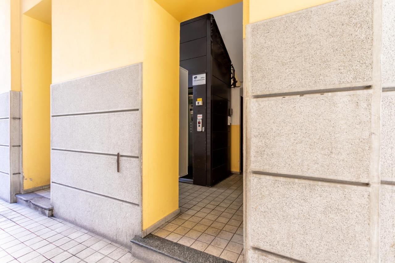 Apartment Luna Homes - In Farini Milan