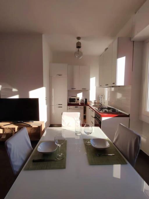 Appartamento Bilocale Luminoso E Accogliente Zona Marche Milano