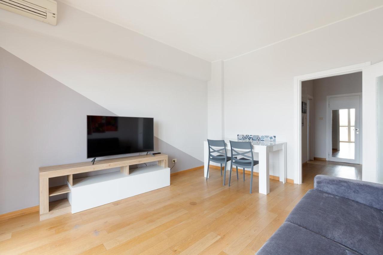 Famagosta Balcony Apartment Milan