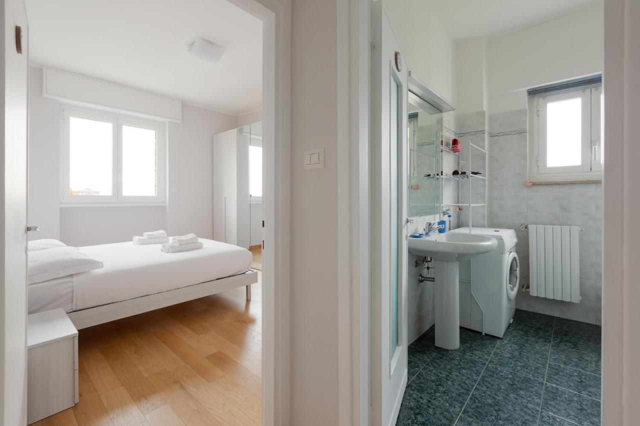 Apartment Famagosta Balcony Milan