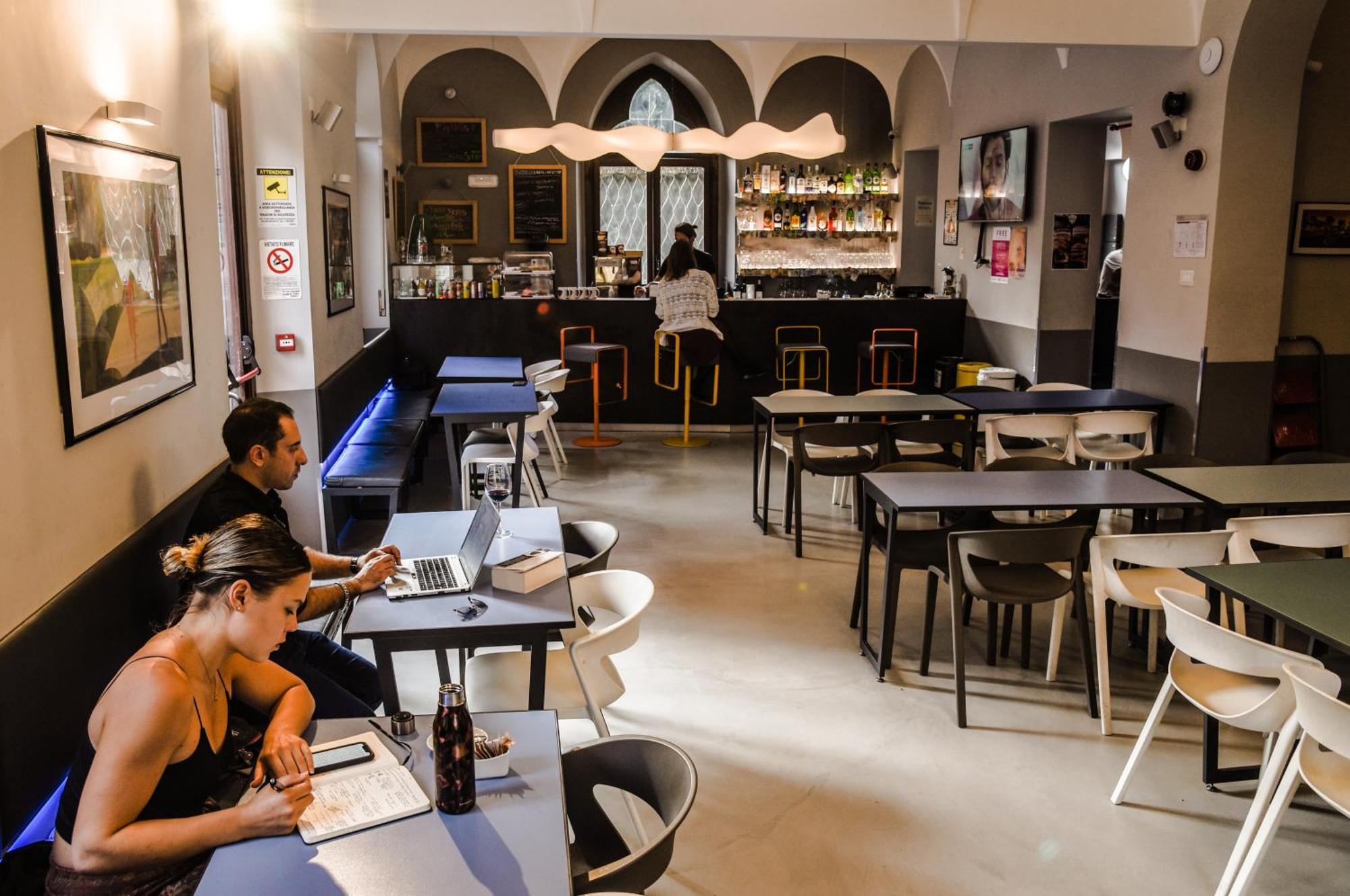 Babila & Bistrot Hostel Milan