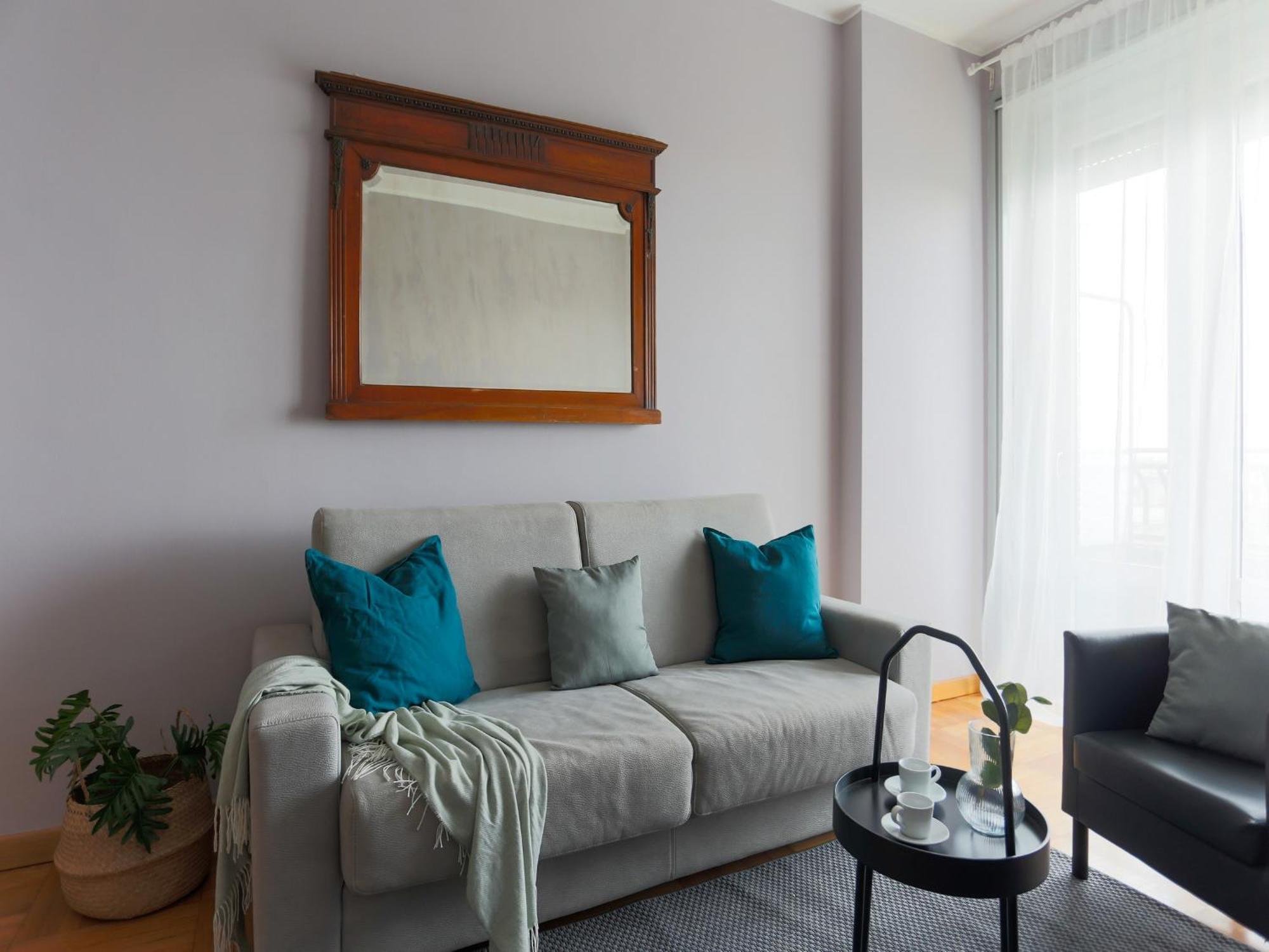 The Rent - Spacious One-bedroom In Moscova District *
