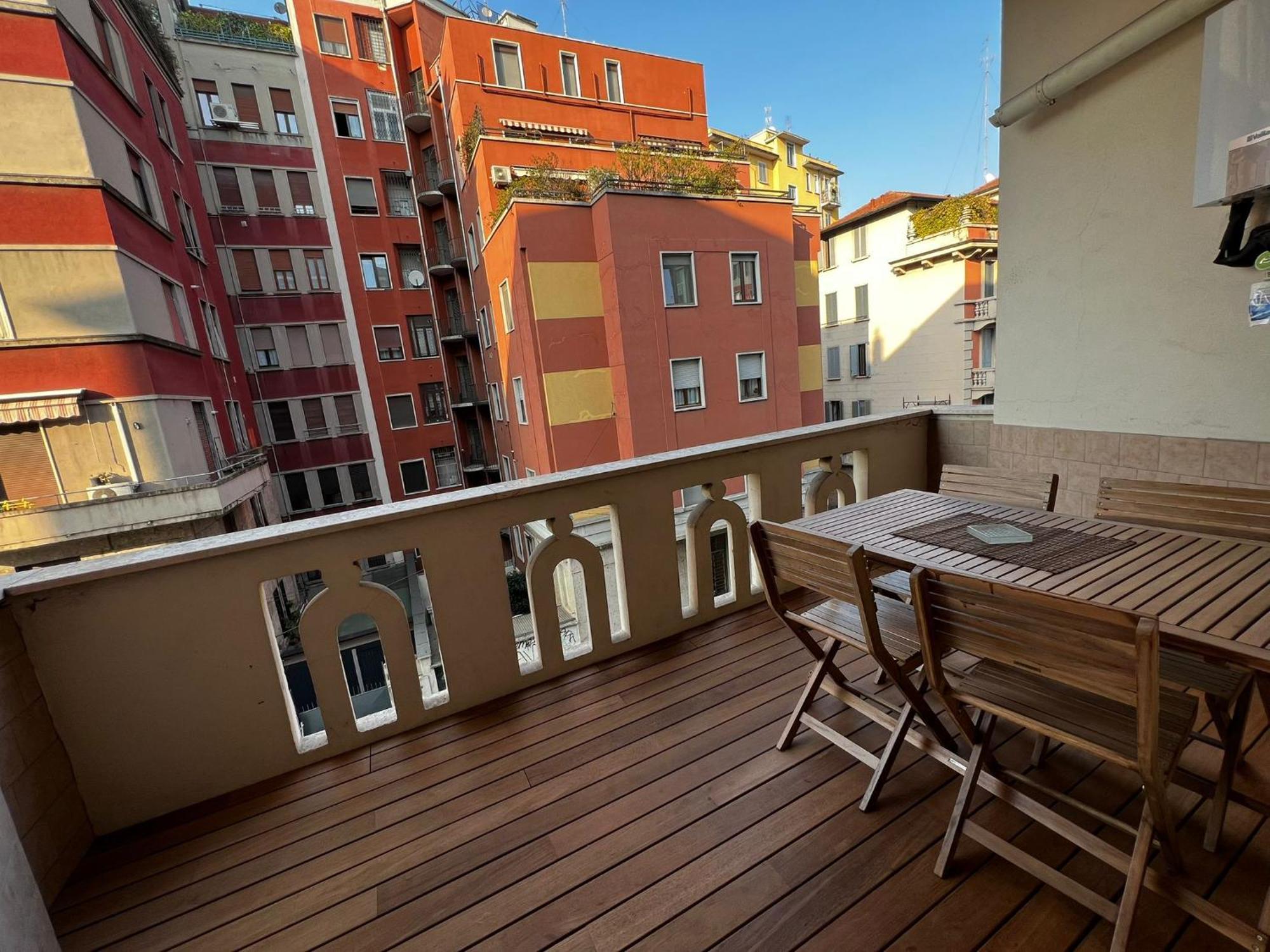Appartamento Guzzo B - Elegant Flat With Balcony At Bolivar M4 Metro