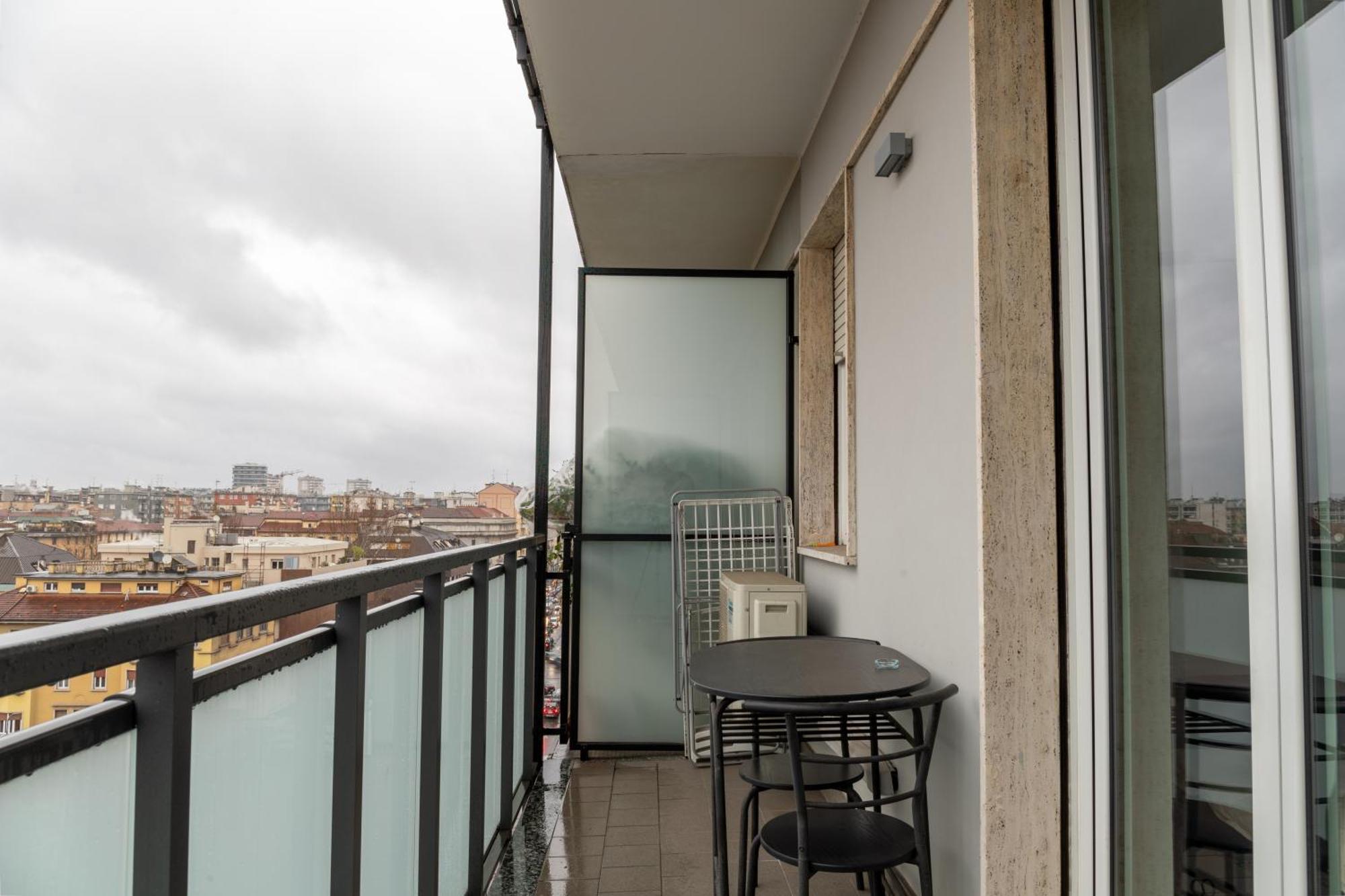 Panoramic Views, Location