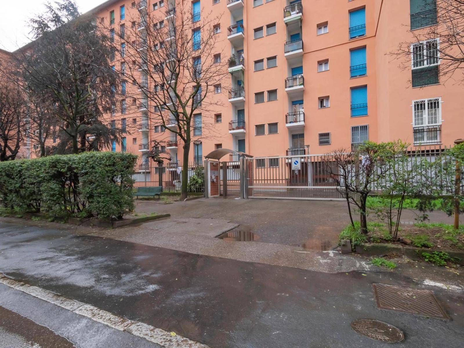 Ihost - Uruguay 9 * Milan
