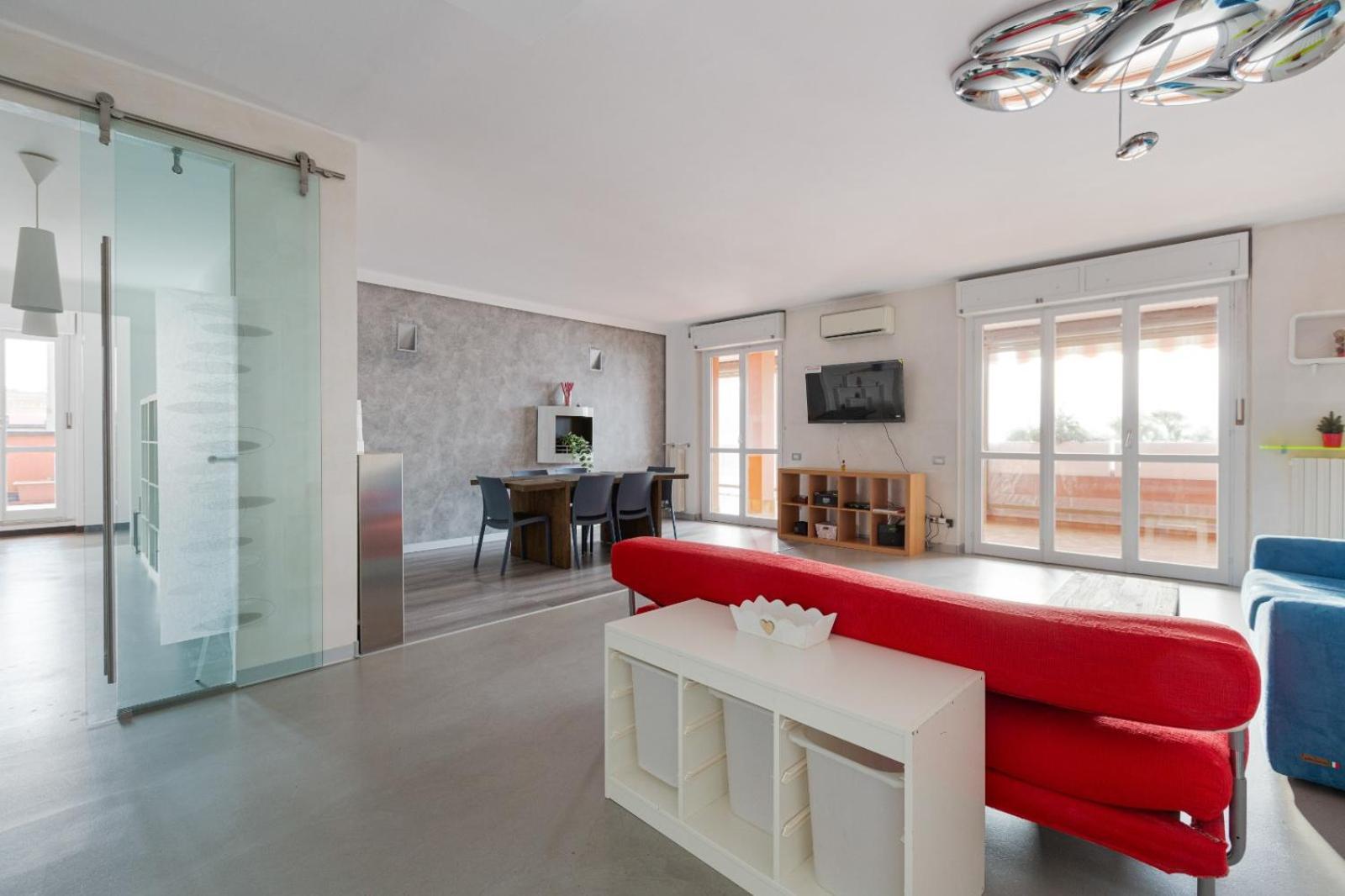 Bright With Balcony And Terrace Appartamento Milano