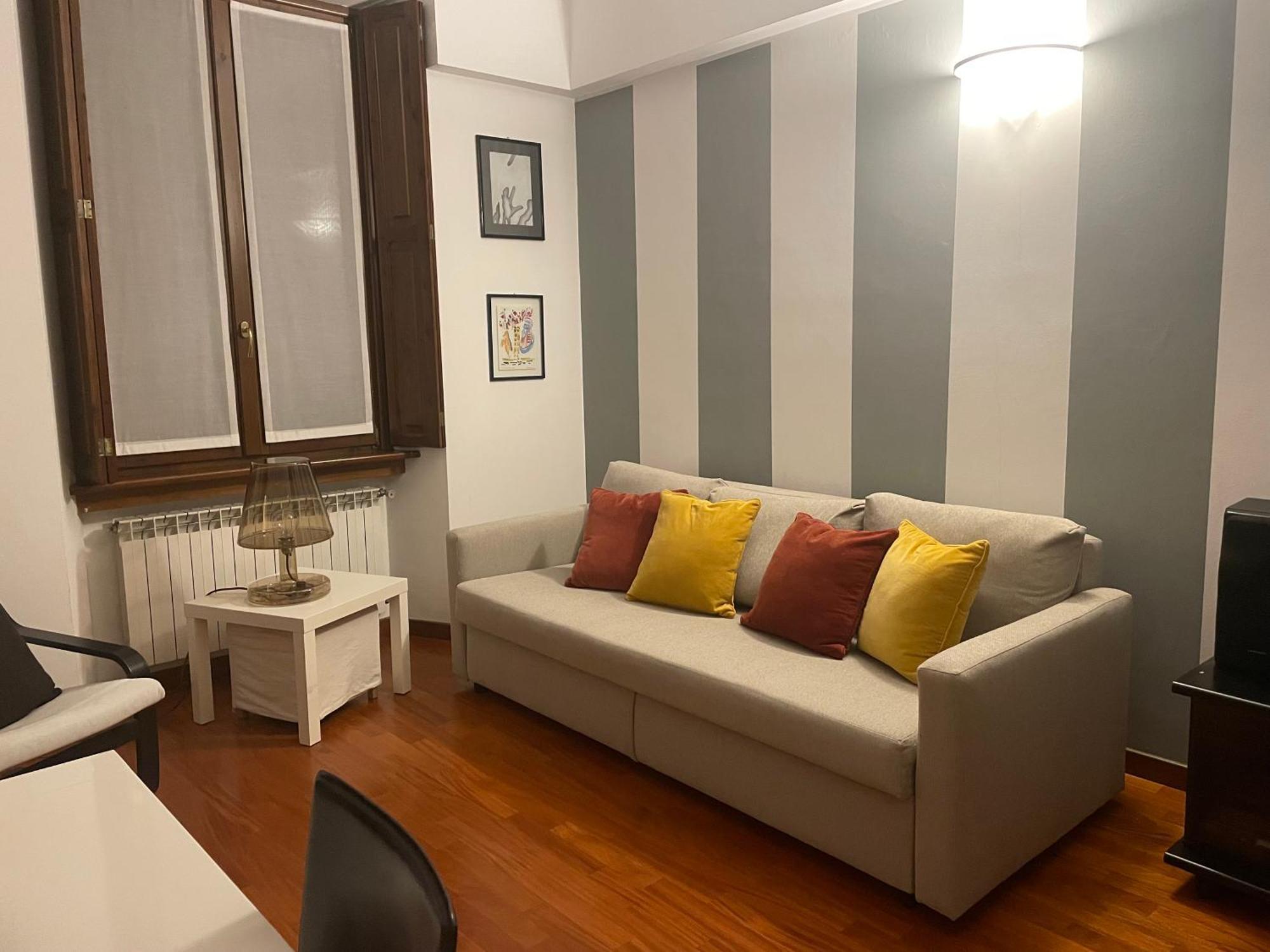 Apartment La Casa Di Ringhiera In Sarpi-sempione-moscova *